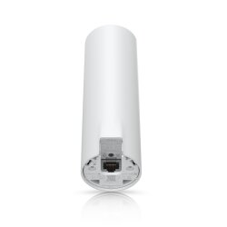 Rückseite der Ubiquiti U6 Mesh mit Ethernet-Port