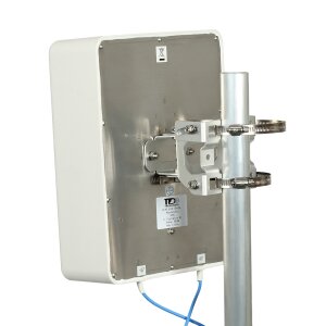 Rückseite der TRANS-DATA 5G KPZ 8/9/8 mit N-Buchsen