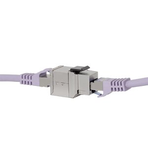 Detailansicht des voll geschirmten Metallgehäuses der LogiLink NK4010 Kupplung zur Reduzierung von Störeinflüssen.