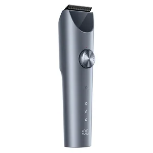 IPX7 wasserdichter Xiaomi Hair Clipper 2 wird zur Reinigung unter fließendes Wasser gehalten.