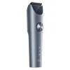 IPX7 wasserdichter Xiaomi Hair Clipper 2 wird zur Reinigung unter fließendes Wasser gehalten.