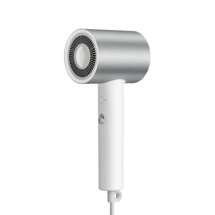 Xiaomi Water Ionic Hair Dryer H500 in weißem Aluminium-Design mit aufgesetzter magnetischer Stylingdüse.