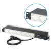 Schrägansicht der schwarzen tinycontrol tcPDU LTE für die 19-Zoll-Rackmontage, zeigt das robuste Metallgehäuse.