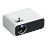 Kompakter Wanbo Mini Pro Beamer in weißer Farbe, seitlich auf einem Tisch platziert, ideal für portables Heimkino.