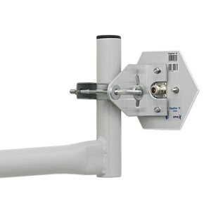 Installed Cyberbajt GigaEter 13 Directional Antenna on a mast, aligned for a 5 GHz point-to-point WiFi connection, ideal for Network solutions or WiFi Bridge Sets.
