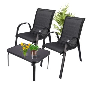 Dein neues Gartenmöbel-Set Black Forest, bestehend aus zwei schwarzen Stühlen und einem runden Tisch, perfekt für deinen Balkon.
