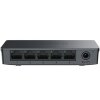 Grandstream GWN7700 5-Port Gigabit Unmanaged Switch auf einem Schreibtisch, zeigt die kompakte Größe und einfache Anschlussmöglichkeiten für Heimnetzwerke.