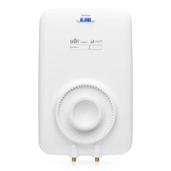 Rückseite der Ubiquiti Mesh Antenne mit Montagepunkt