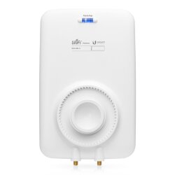 R&uuml;ckseite der Ubiquiti Mesh Antenne mit Montagepunkt