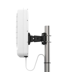 Seitliche Ansicht mit Montagesystem und Antennenkabel