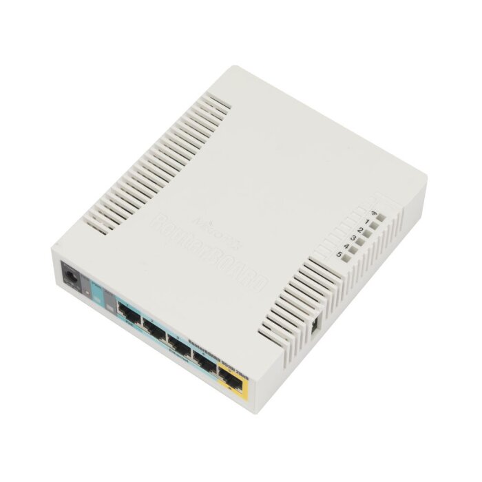 Weißer MikroTik RouterBOARD RB951Ui-2HnD SOHO Access Point mit integrierten Antennen.