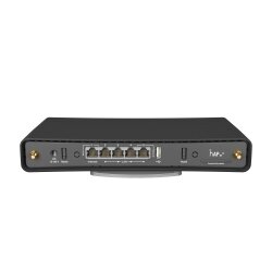 Detaillierte Ansicht der Rückseite mit Antennenanschlpssen, Ethernet Ports, DC Anschluss